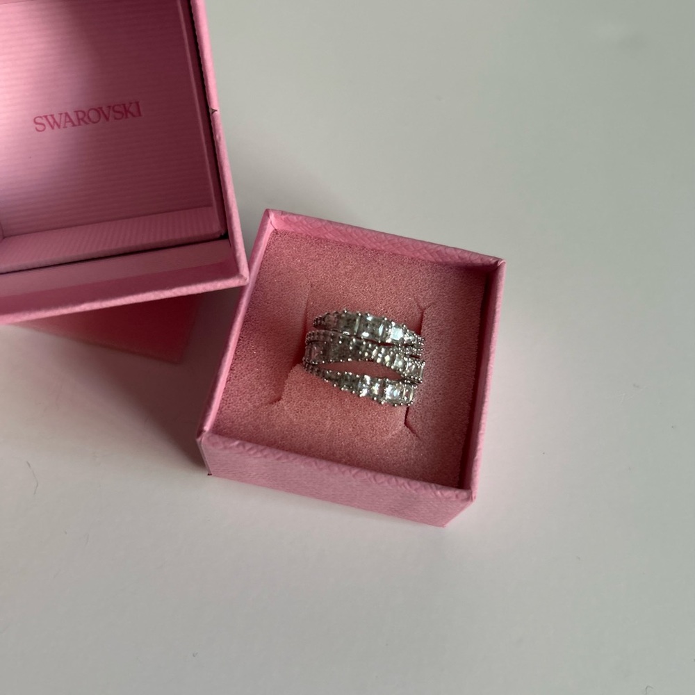 Swarovski Hyperbola Wrap Ring Swarovski Twist Wrap Ring Box - Picture 5 of 5